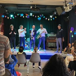 <p>The MAX-BOOGALOOS spielen auf dem Sommerfest</p>